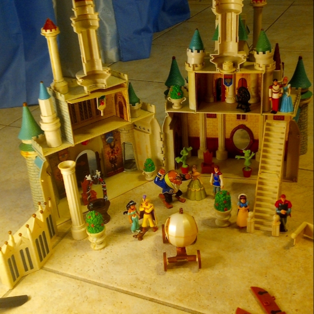 Cinderella Castle 2000. Excellent condition..